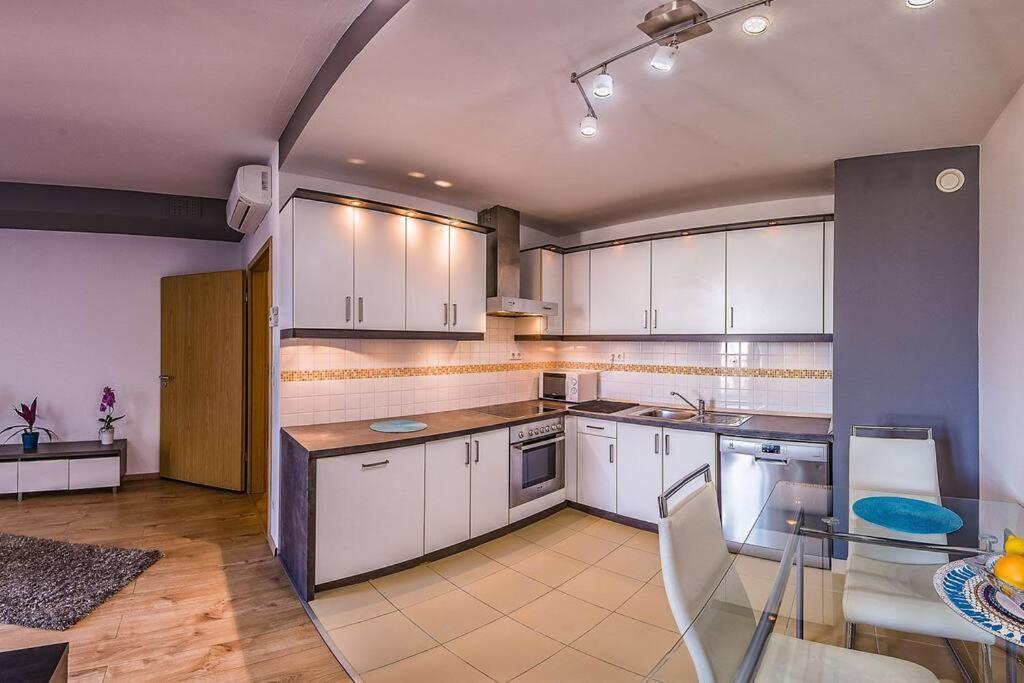 Premium Apartment By Hi5- Cp With Free Parking Budapest Exterior foto